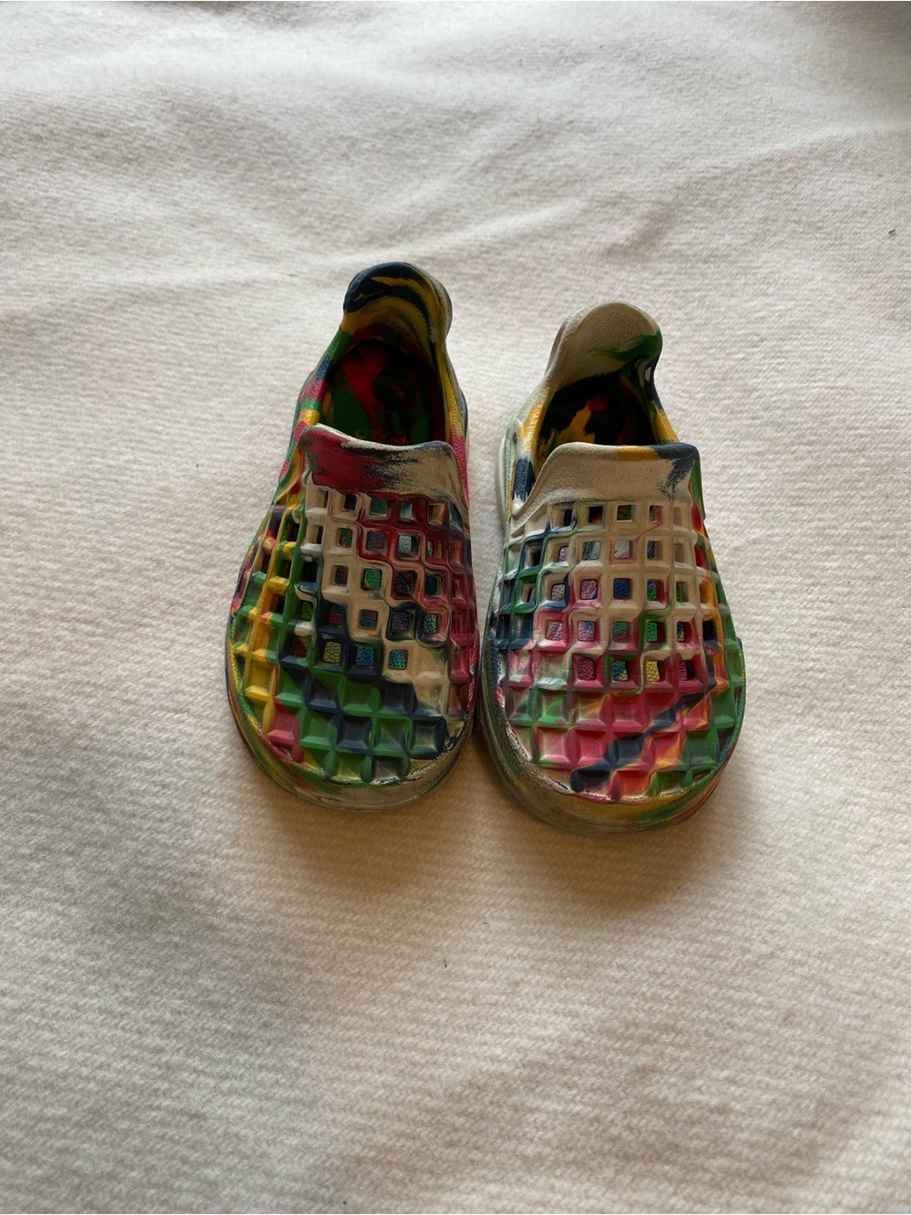 Lusso Cloud Kids Size 9 Rainbow Paint Splatter Slip On Comfort Shoes